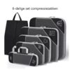 Een 6-delige set zwarte compressiezakken en packing cubes van verschillende formaten voor het organiseren van bagage.